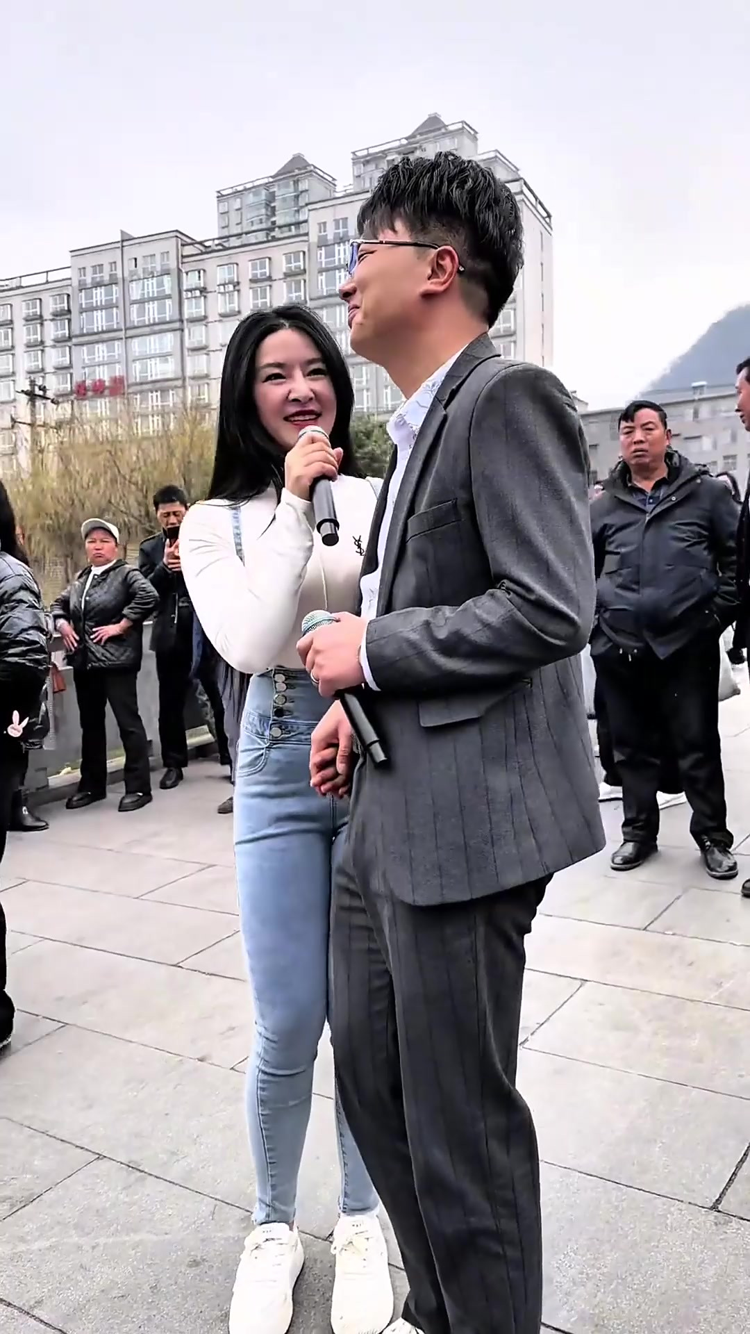 甘心情愿爱着你原唱