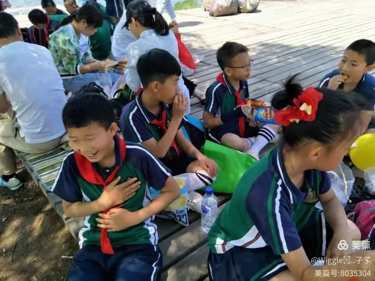 前仰后合是什么意思