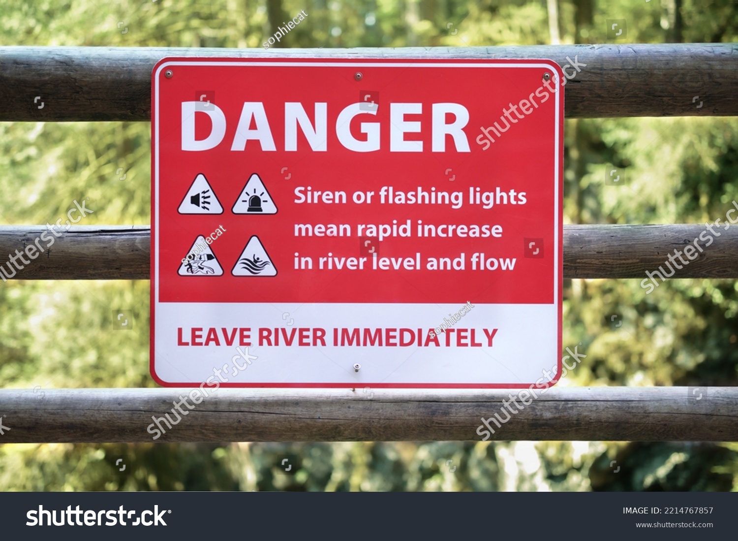 危险的英语怎么读