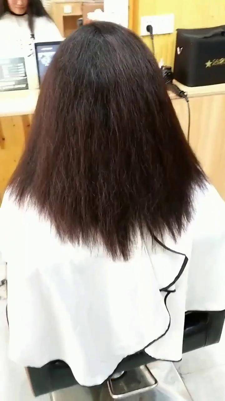 头发干枯毛躁自然卷能烫吗