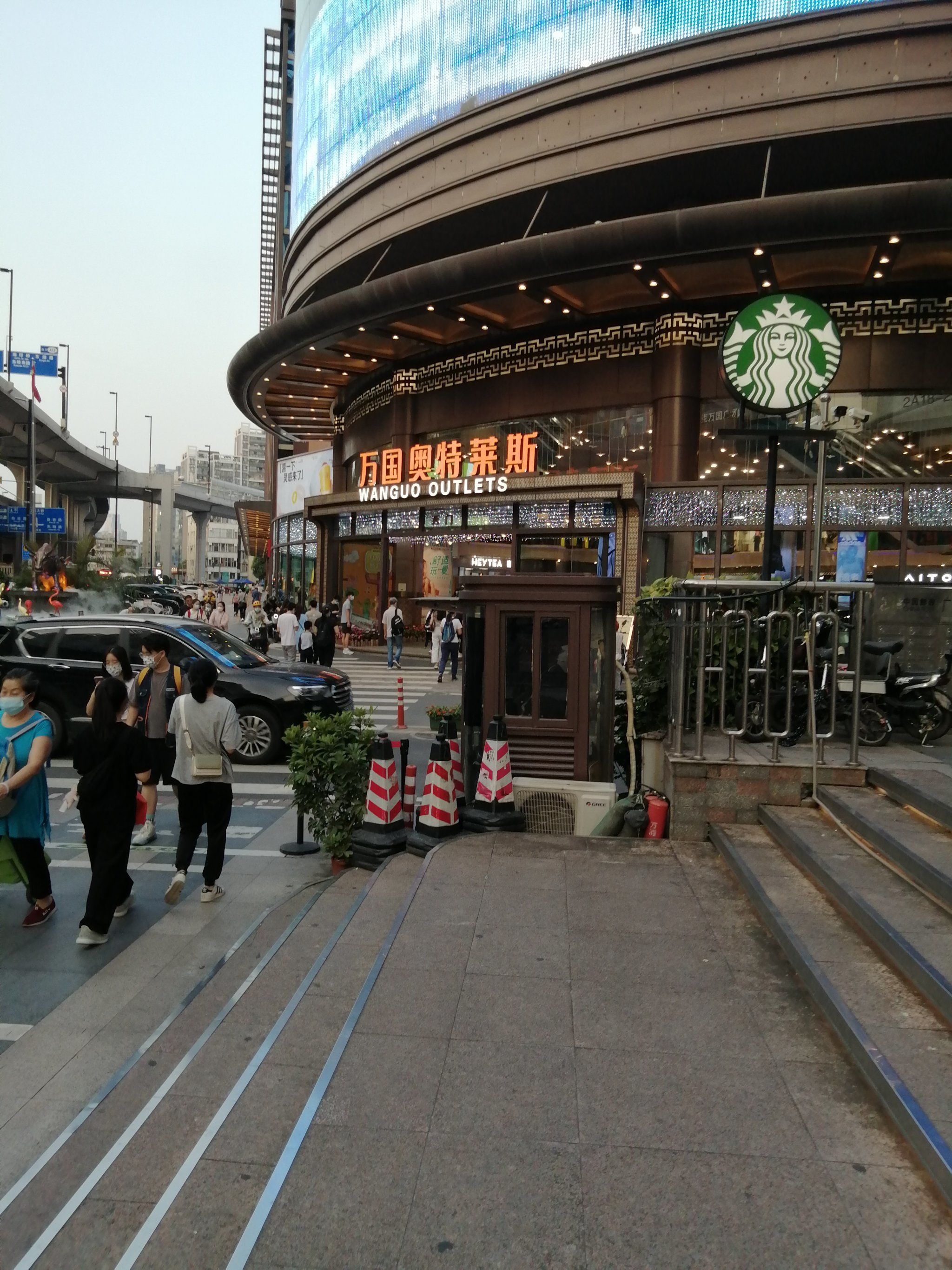 武汉的奥特莱斯具体地址