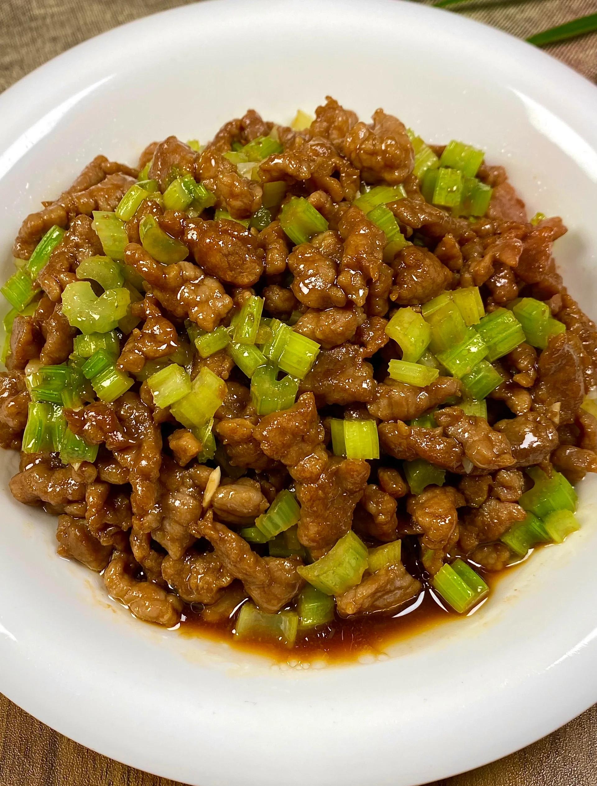 牛肉炒芹菜的家常做法介绍